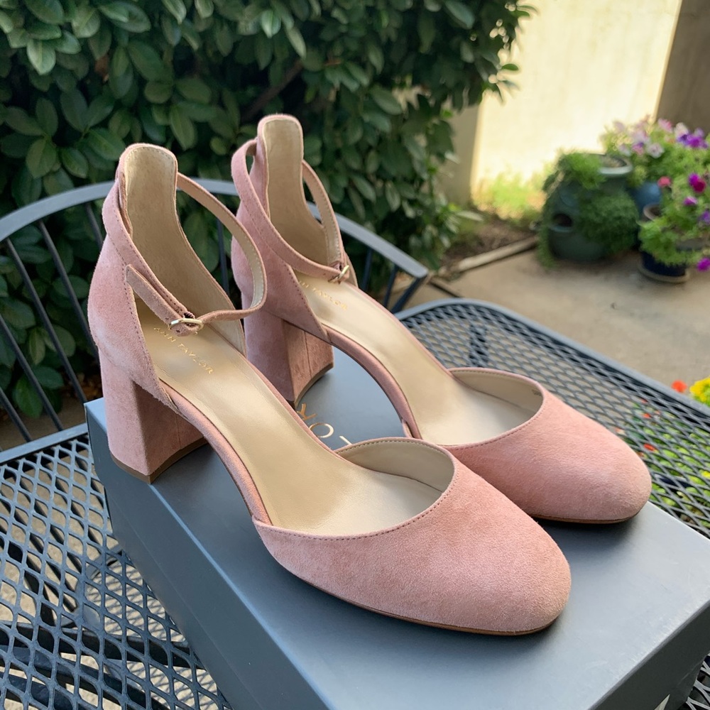 NIB Ann Taylor Eliza Suede Round Toe Pumps 8 1/2